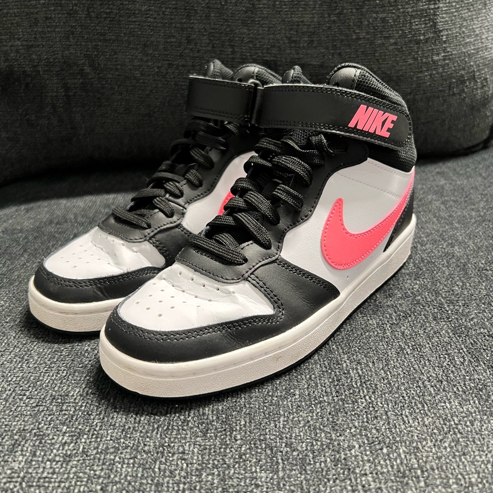 Nike Kids Mid-Top Sneakers in Black, White & Pink